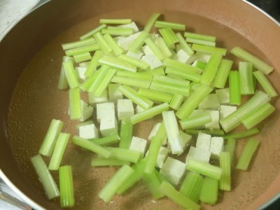 食譜-芹菜拌豆腐