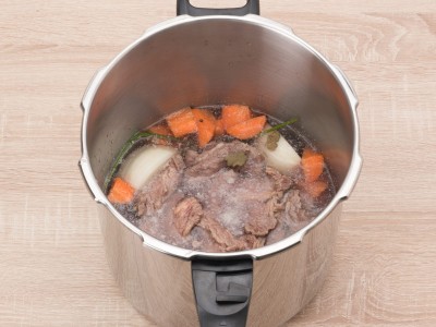 食譜-【一鍋兩菜】珍珠丸子&紅白蘿蔔牛腩湯