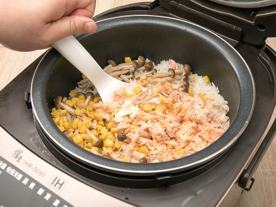 食譜-和風奶油鮭魚飯