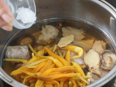 食譜-金針香菇排骨湯