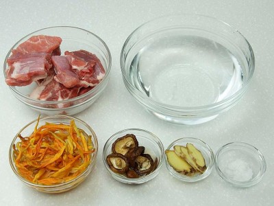 食譜-金針香菇排骨湯