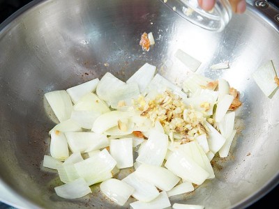 食譜-醬燒蕃茄雞丁