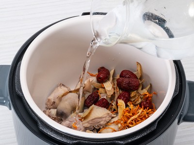 食譜-黃金蟲草雞湯