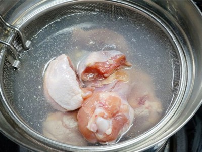 食譜-剝皮辣椒燉雞湯+清蒸鱈魚 (一鍋二菜)